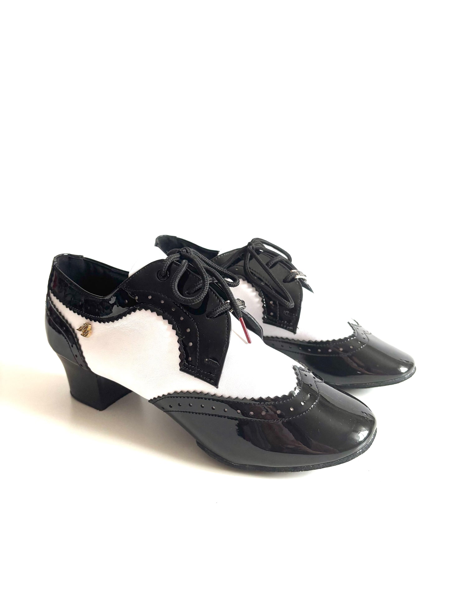 Emile, Patent Black & White
