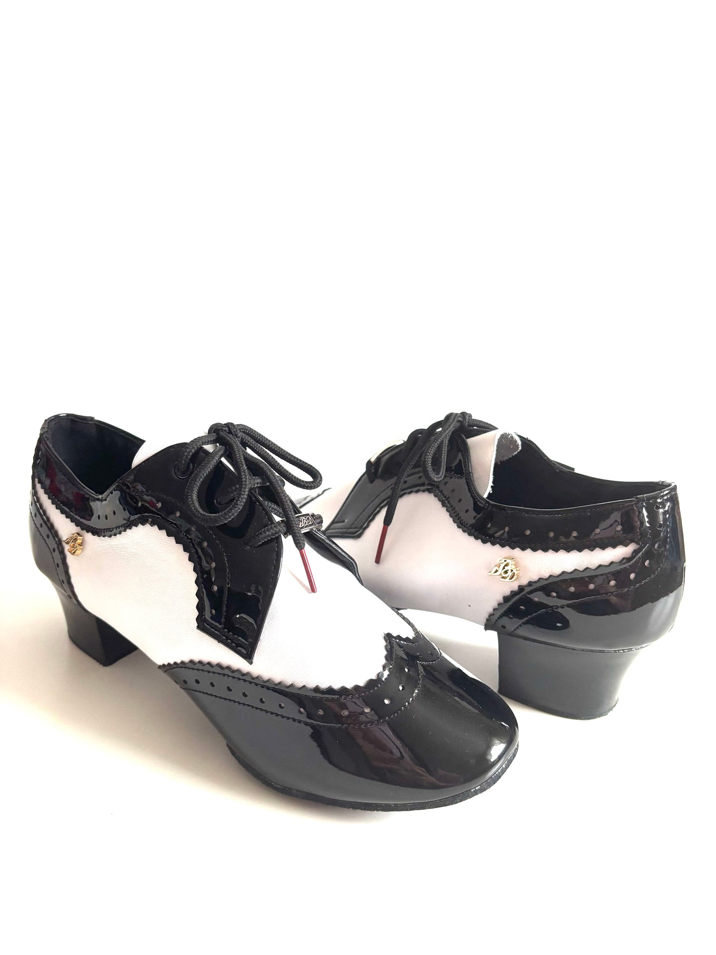 Emile, Patent Black & White