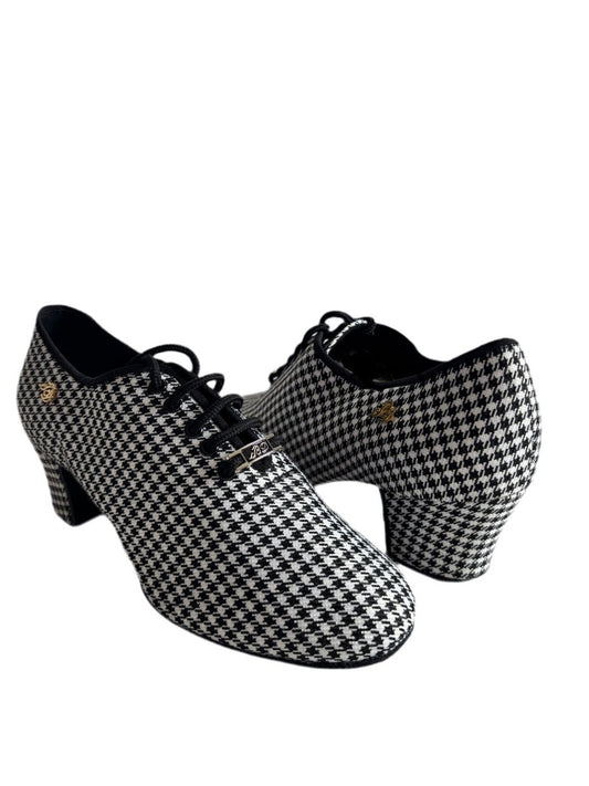 BD Dance Shoes for Women, Practice or Teacher - Black & White